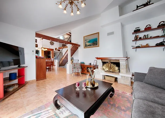 Anja Βίλα Pražnice