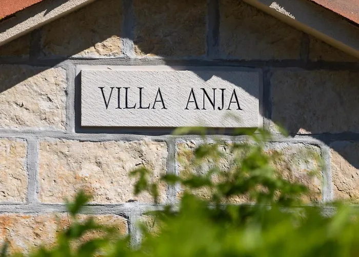 Anja Βίλα Pražnice