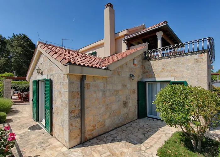 Anja Βίλα Pražnice